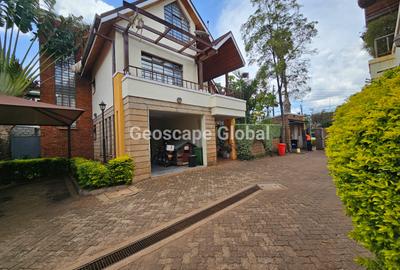 4 Bed House with En Suite in Lavington - 2