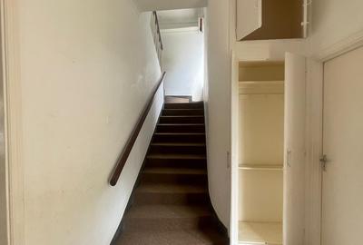 4 Bed House with En Suite in Lavington