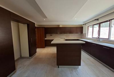 5 Bed Townhouse with En Suite at Convent Drive - 3