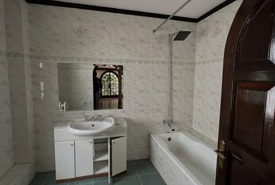 4 Bed Townhouse with En Suite at Riverside Drive - 2