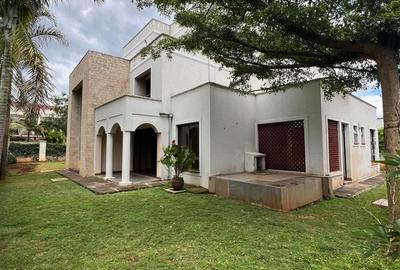 4 Bed Villa with En Suite in Lavington