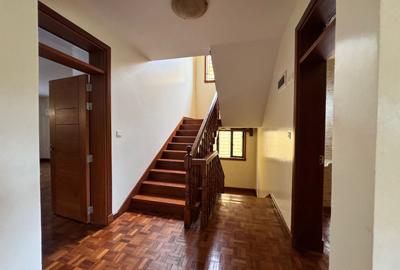5 Bed Townhouse with En Suite in Lavington - 4