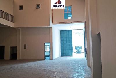 6,200 ft² Warehouse with Fibre Internet in Industrial Area - 2