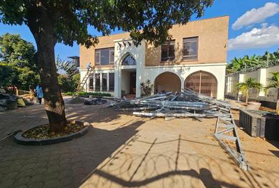 5 Bed House with En Suite in Runda