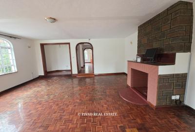 5 Bed House with En Suite in Runda - 2