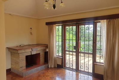 5 Bed House with En Suite in Runda