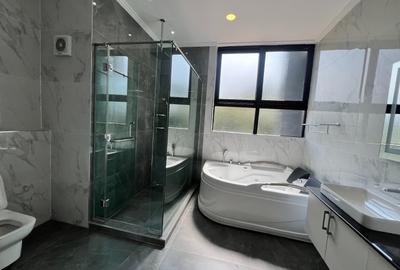 3 Bed Apartment with En Suite in Westlands Area - 3