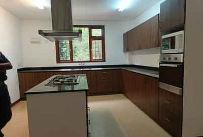 3 Bed Apartment with En Suite in Riverside