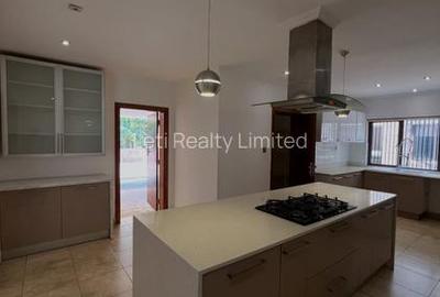 5 Bed Townhouse with En Suite in Lavington - 3