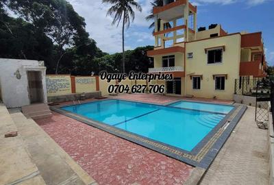 3 Bed Townhouse with Swimming Pool at Jumbaruins