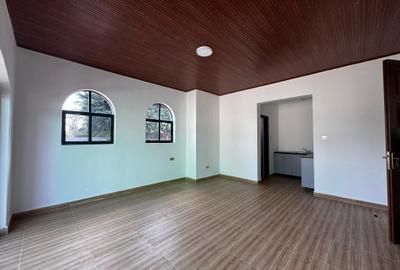 5 Bed Townhouse with En Suite in Lavington