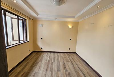 5 Bed Townhouse with En Suite in Lavington - 4
