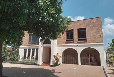 5 Bed House with En Suite at Runda Area