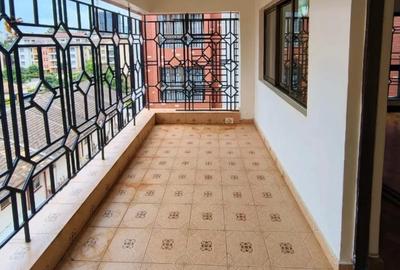 3 Bed Apartment with En Suite in Kileleshwa - 4