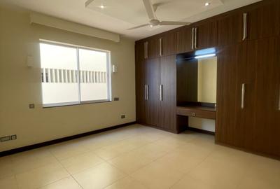 Serviced 2 Bed Apartment with En Suite in Nyali Area - 4