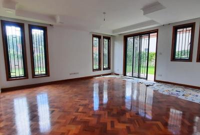 5 Bed Townhouse with En Suite in Lavington - 4