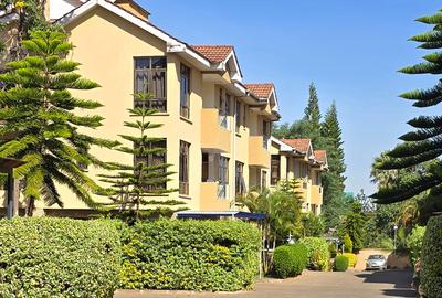 5 Bed Townhouse with En Suite in Lavington - 2
