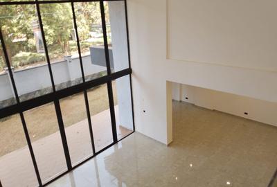 8 Bed Villa with En Suite in Spring Valley - 4