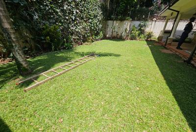 5 Bed House with En Suite in Lavington