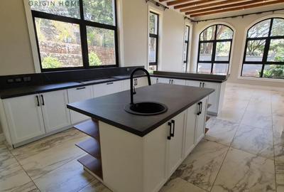 5 Bed Townhouse with En Suite at Loresho - 4