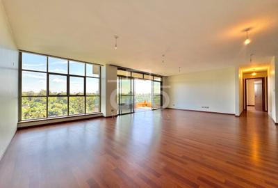 3 Bed Apartment with En Suite in Parklands