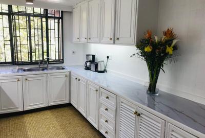 Serviced 4 Bed Apartment with En Suite in Riverside