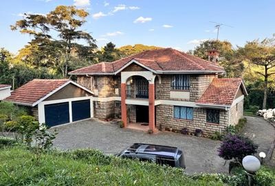 5 Bed House with En Suite in Lavington