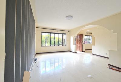 4 Bed Townhouse with En Suite at Off Brooke Side Drive - 3