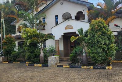 4 Bed Villa with En Suite at Mimosa Road - 3
