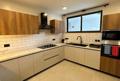 Furnished 3 Bed Apartment with En Suite in Spring Valley