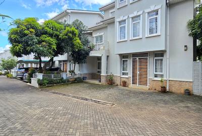 5 Bed Townhouse with En Suite in Lavington - 3