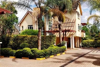 5 Bed House with En Suite in Lavington