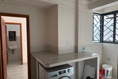 3 Bed Apartment with En Suite in Westlands Area - 2