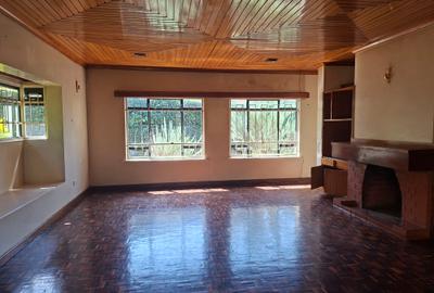 4 Bed House with En Suite at Off Redhill Dr - 3