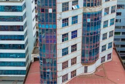 700 ft² Commercial Property with Service Charge Included in Westlands Area - 2