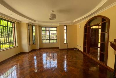 4 Bed House with En Suite at Near Lavington Mall