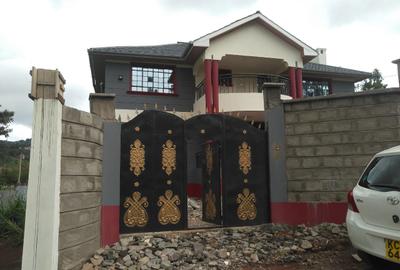 4 Bed House with En Suite in Ngong