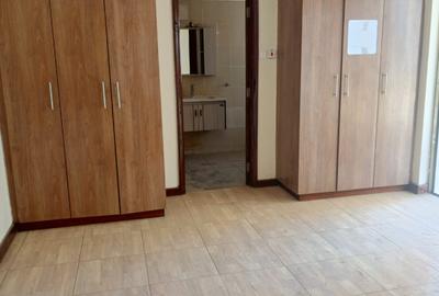 4 Bed Apartment with En Suite at Woodavenue - 3