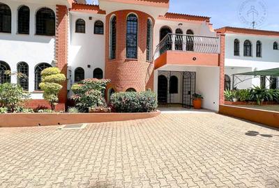 5 Bed Townhouse with En Suite at Lavington Green