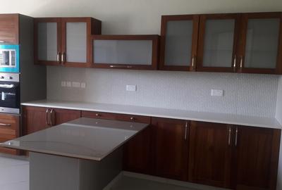 4 Bed Apartment with En Suite at As2554