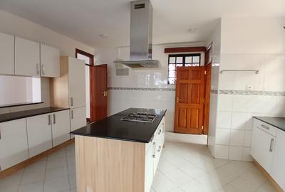 5 Bed Townhouse with En Suite at Lavington Green - 4