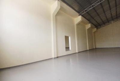 10,000 ft² Warehouse with Backup Generator in Industrial Area - 3