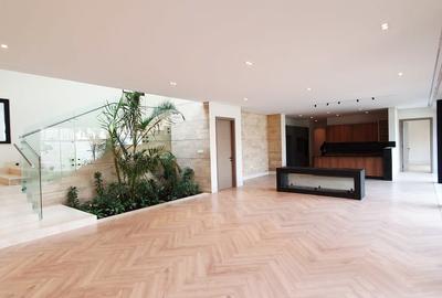 5 Bed Villa with En Suite in Westlands Area