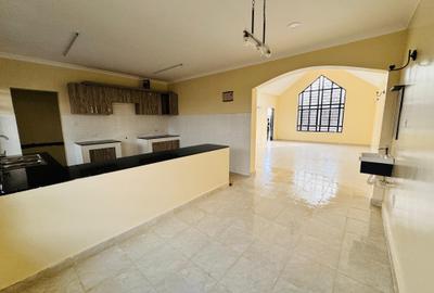 3 Bed House with En Suite at Accacia Paradise