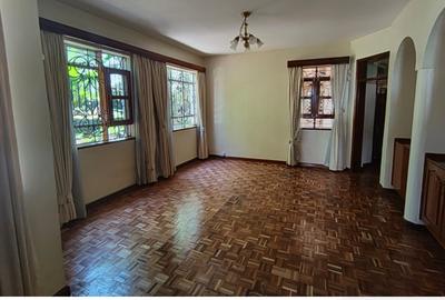 5 Bed House with En Suite in Nyari - 4