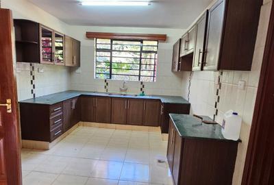 4 Bed House with En Suite in Nyari