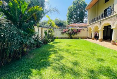 5 Bed Townhouse with En Suite in Lavington - 2