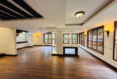 8 Bed Villa with En Suite in Kyuna