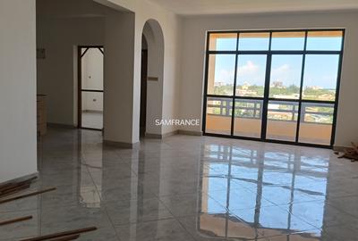 Serviced 2 Bed Apartment with En Suite at Bombolulu