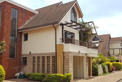 5 Bed Townhouse with En Suite at Lavington - 2